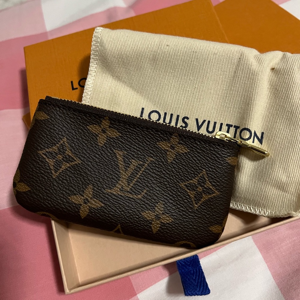NEW Louis Vuitton Key Pouch